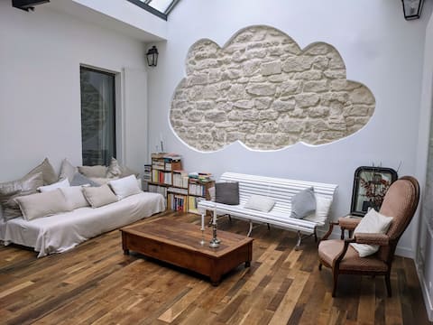 Successful Airbnb property: Loft under glass roof / House in Paris 11e Arrondissement