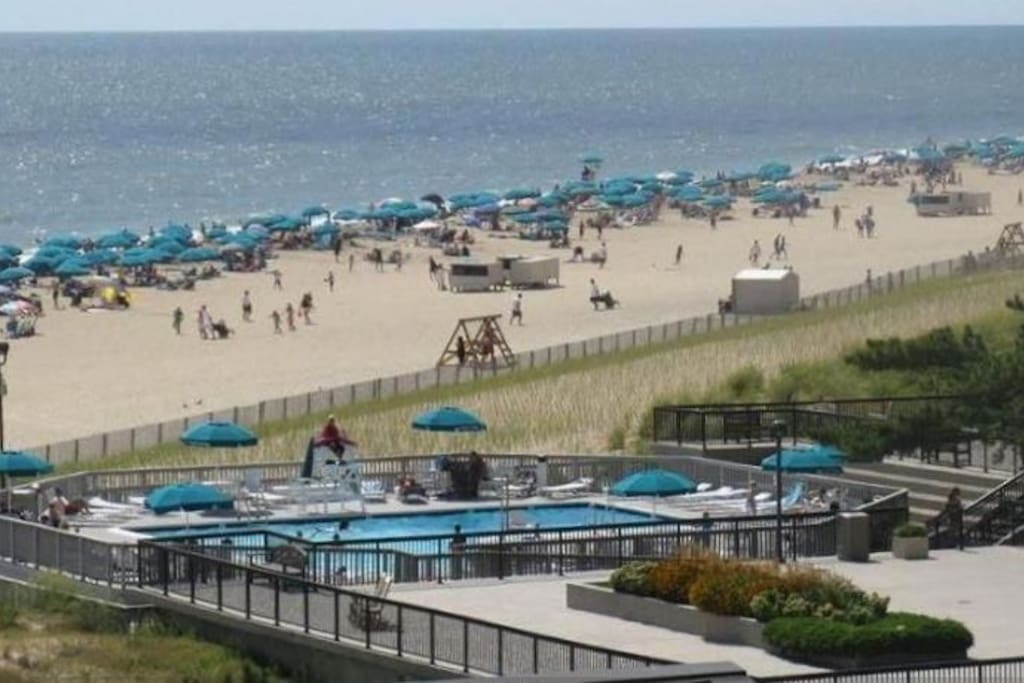 Beach Front! 3 minute walk from the condo to the sand.
