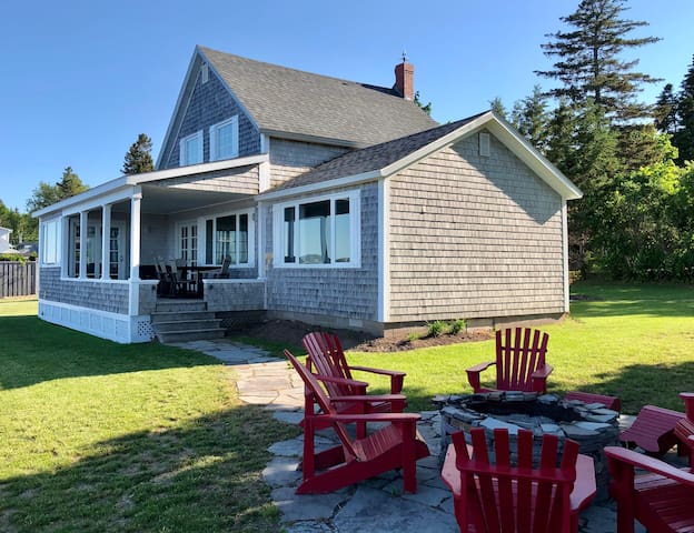 Luxury Shediac Cape Waterfront Cottage