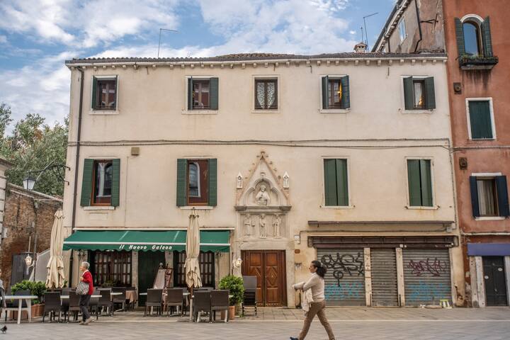 Stylish apartment with terrace over city Garden gallery image 3