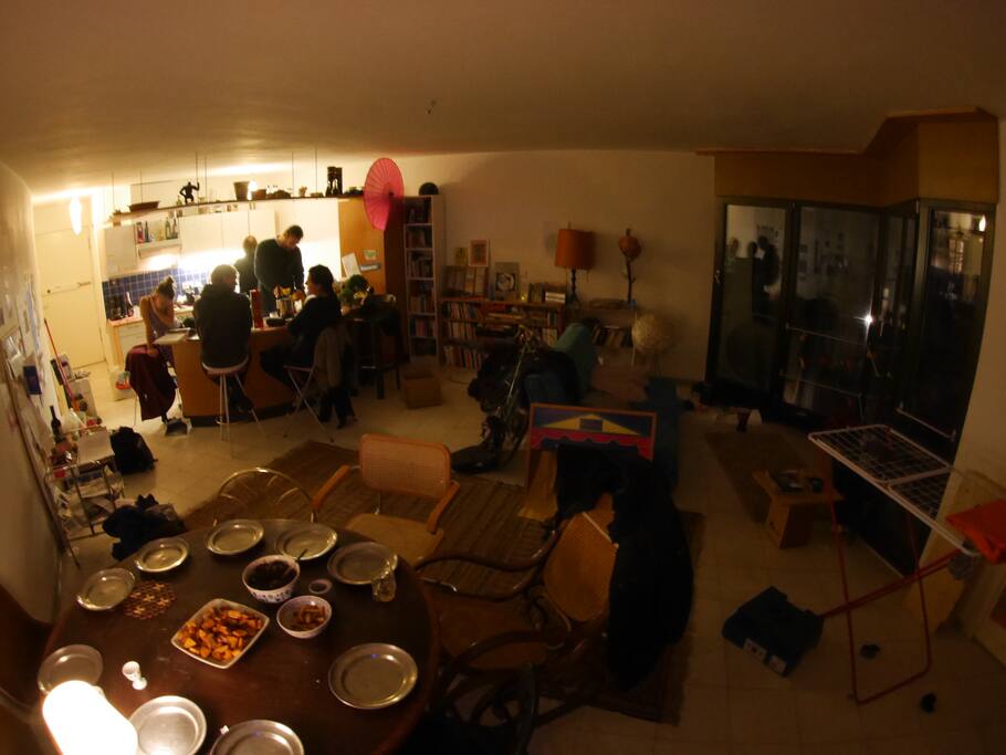 Die Wohnküche - the living space at night