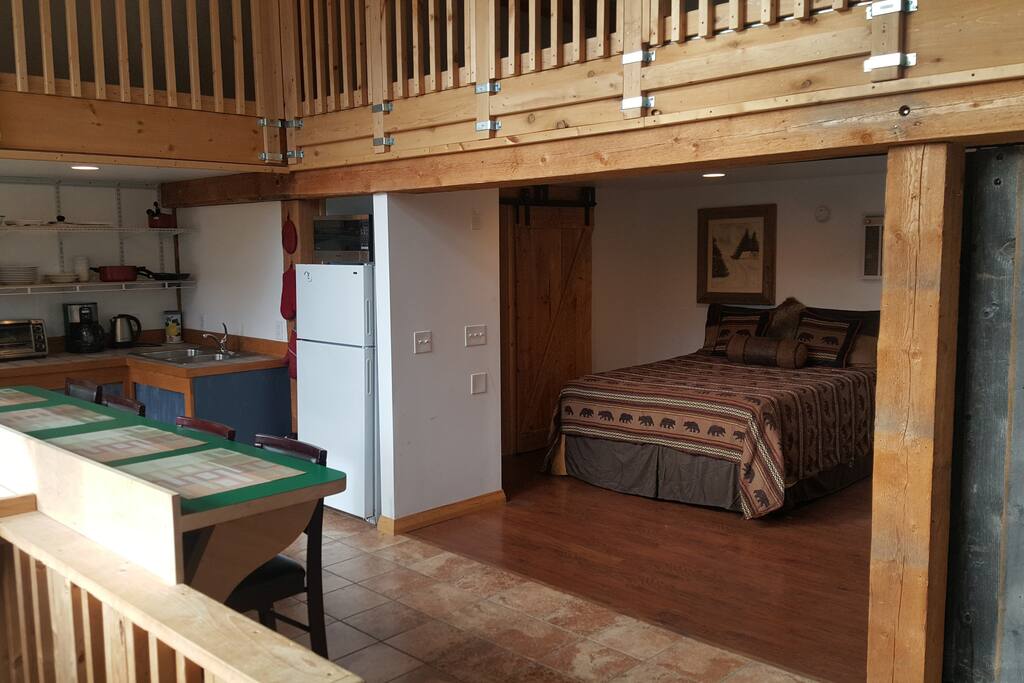 living area//bedroom/kitchenette