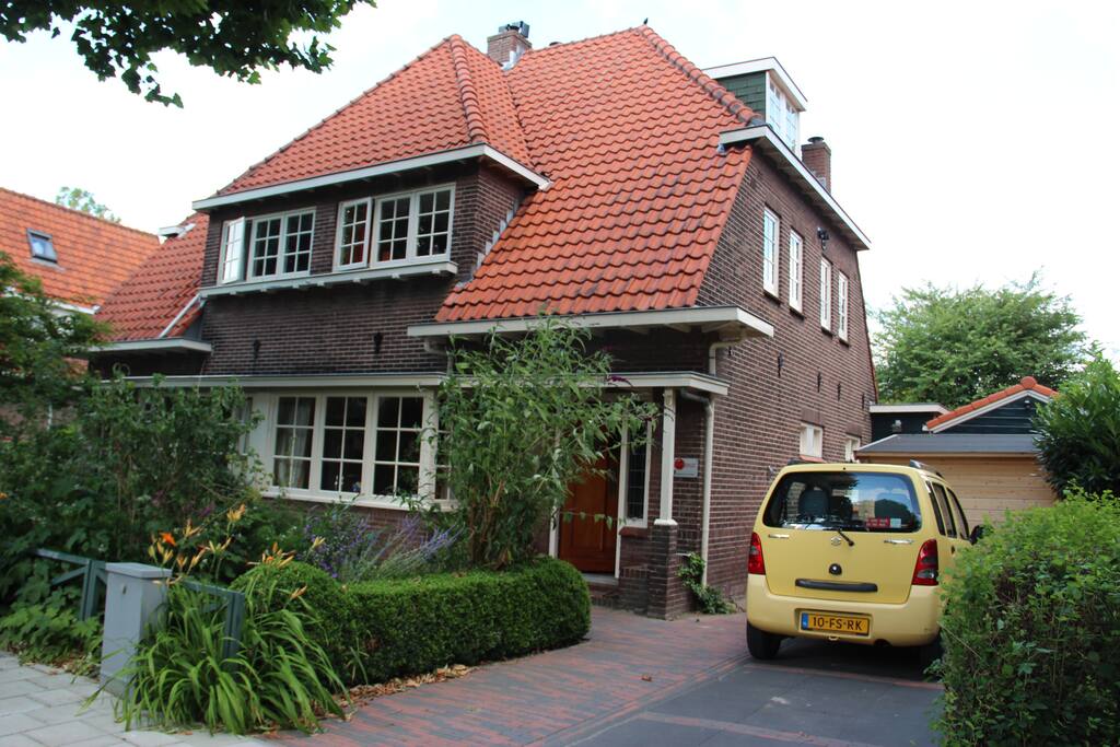 Hermina Maria Dijklaan, Badhoevedorp. Twee onder 1 kap. Rechter woning.