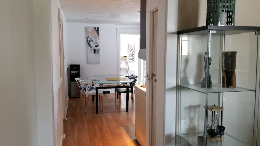 Benna: Relaxed, Own Entry, Nice Shower, Main Floor