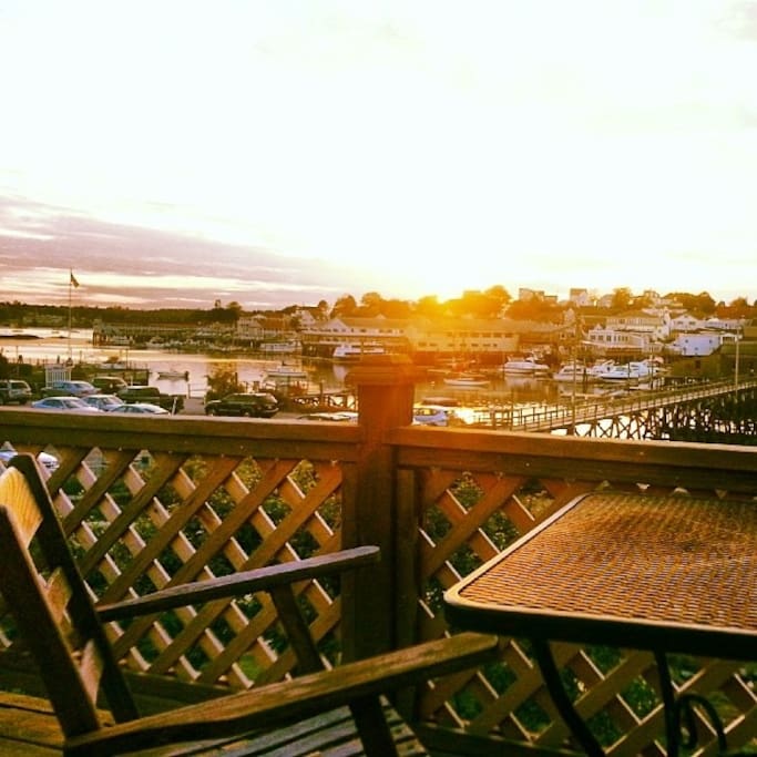 Deckhouse with Footbridge Views! Apartments for Rent in Boothbay
