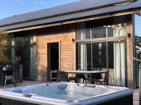 House with Jacuzzi (8 people)