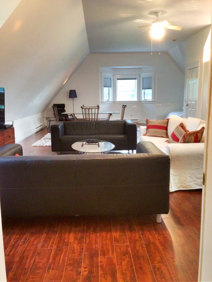 Lavender Farm Loft, minutes from Creemore Lofts for Rent in Creemore