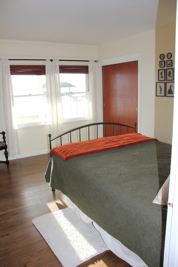 Bedroom #3: Queen Bed with Lake views