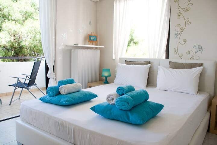 Glyfada golf course apartment for 2