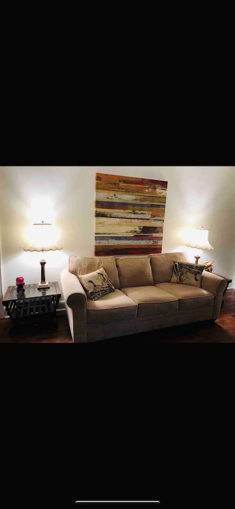 Top performing Airbnb: Monthly deal! Heart of Memphis in Binghampton