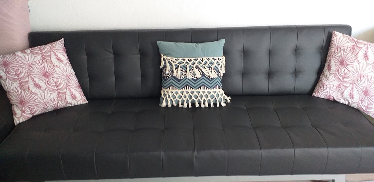 Leistungsstarkes Airbnb: Beautiful atypical apartment, terrace, pool in Le Beausset