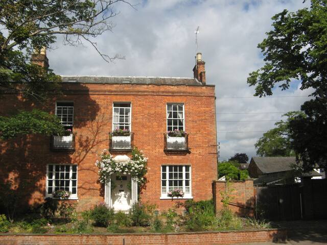 Observatory House: huge, gorgeous Georgian home