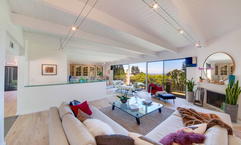 Luxury Villa in Beverly Hills/Hollywood with pool. gallery image 2