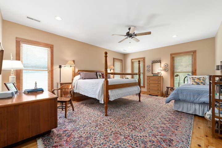 Upstairs bedroom #3 - king bed and one extra long twin bed