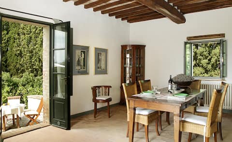 Annuncio Airbnb popolare: Charming Residence Castello di Orgiale near Siena a Castelnuovo Berardenga
