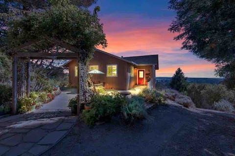 Magical hilltop 3-bedroom with spectacular views