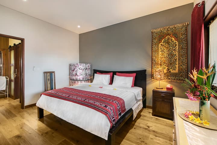 Chumba cha kulala (kitanda cha ukubwa wa kifalme sentimita 210x210)
Aircondition