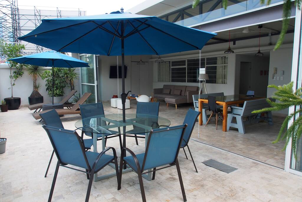 Penthouse - Kitchen, dining room, living room & terrace (sliding doors open)
Cocina, comedor, sala y terraza (puertas corredizas abiertas)