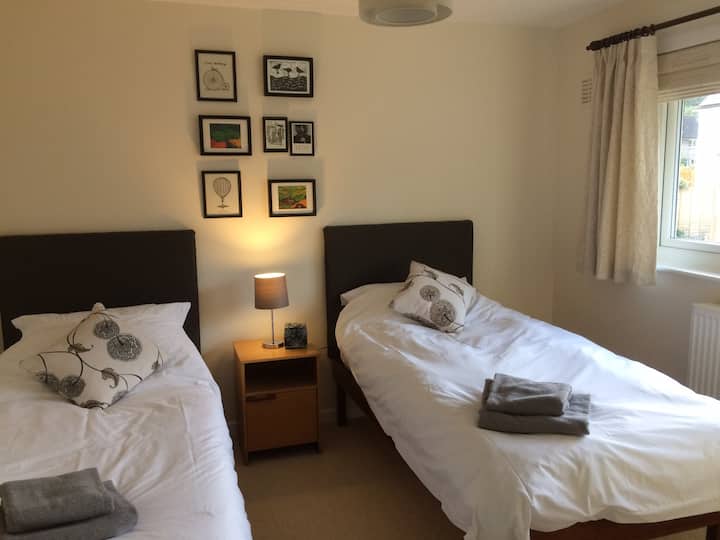 Saltaire Home with Park View walk to Salts Mill Houses for Rent in