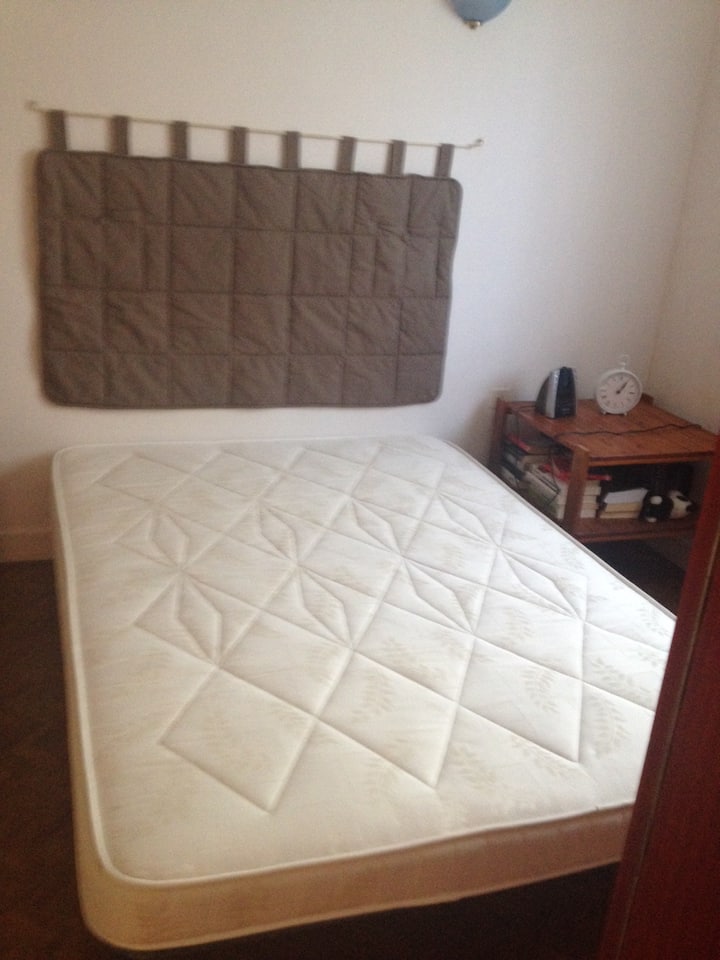 yataq otağı 3 
1 böyük çarpayı 140 + 1 qarderob