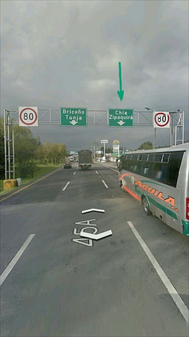 Salida de Bogotá por autopista norte; señal indicando la ruta.