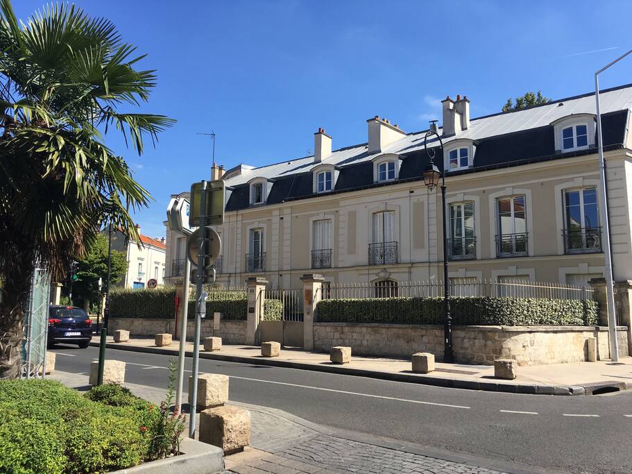 Studio en plein centre au 2ème étage avec ascenseur