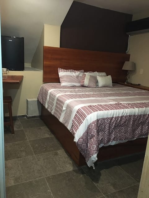 Stay/room 24/7  5 rooms