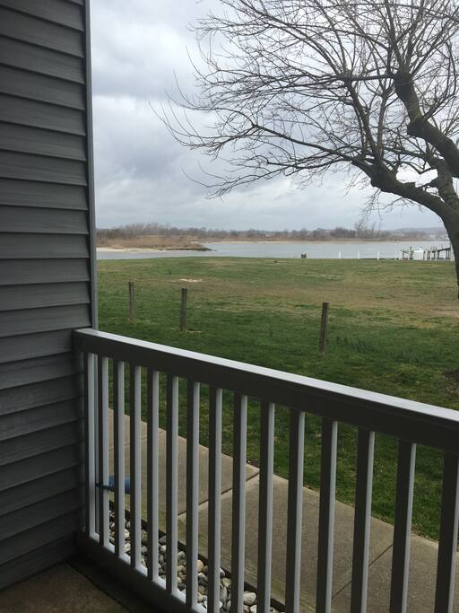 Views of river, crabbing, boating.