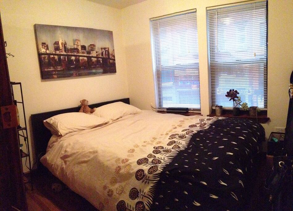 Queen sized bed- read my guest reviews on how comfortable it is :)