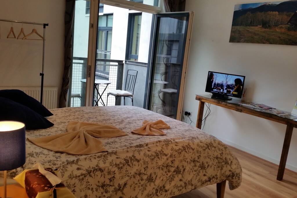 Fresh towels, hair dryer, tea and coffee are provided