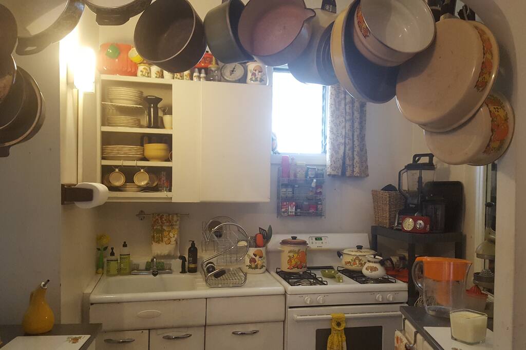 Fully stocked vintage kitchen to cook and bake in
