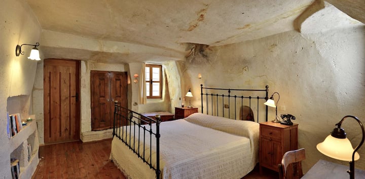 Labyrinth Cave House, 3 Bedrooms, 3 Baths