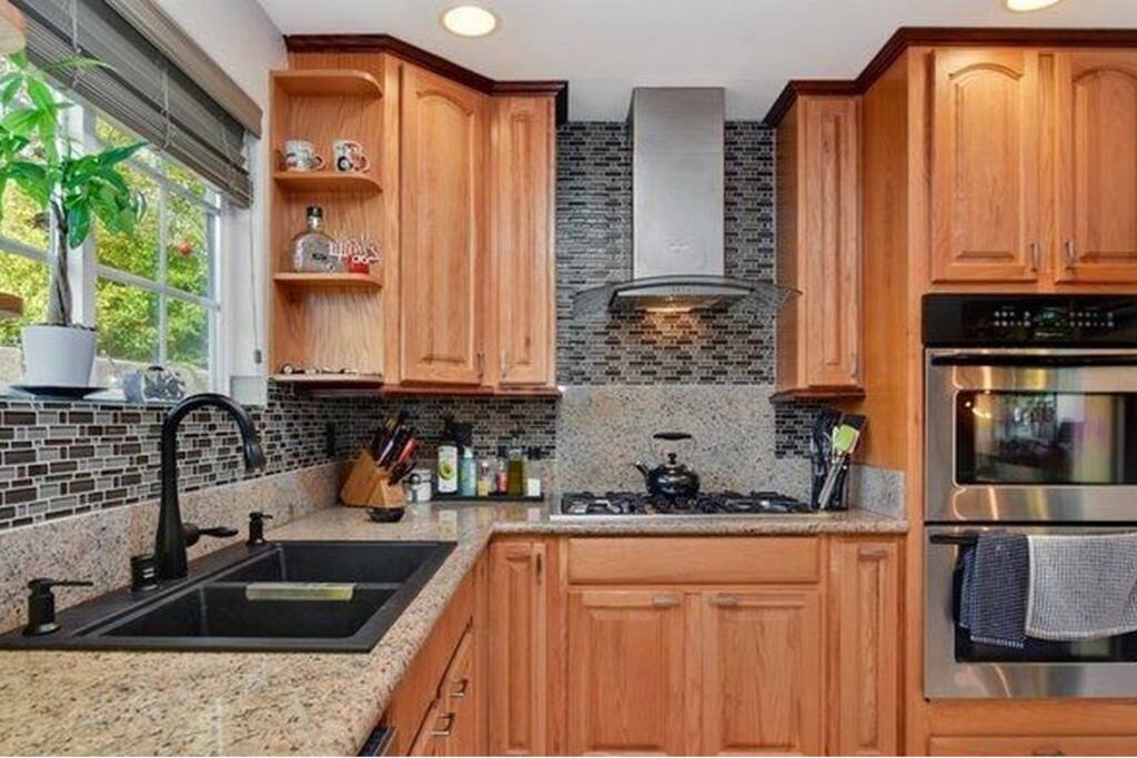 You can cook anything, and you'll want to try in this gorgeous, updated kitchen.