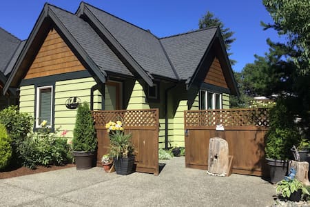 Qualicum Beach Vacation Rentals & Homes - British Columbia, Canada | Airbnb
