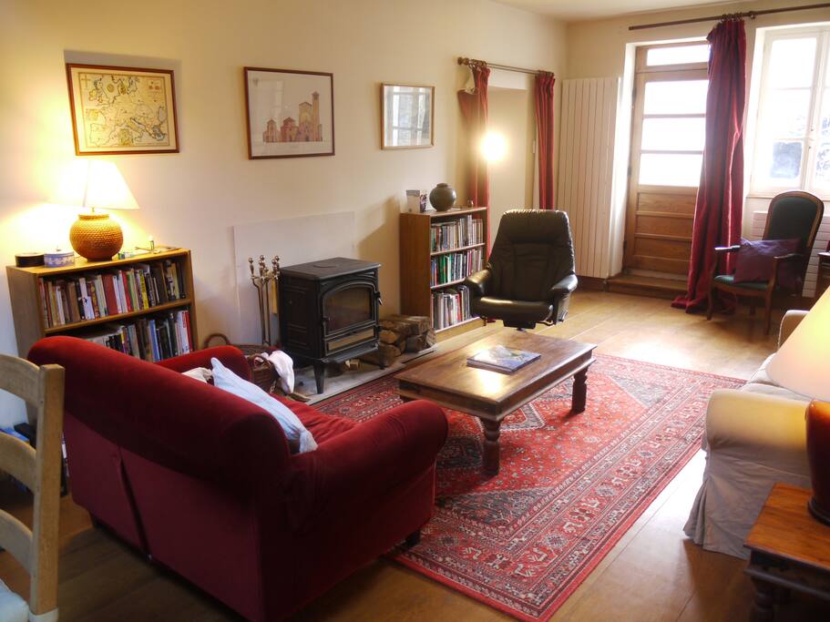 Salon showing entrance