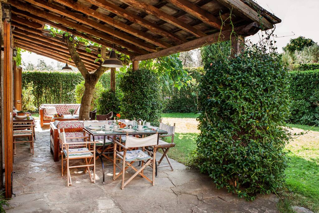 Covered veranda directly connected to the kitchen and dining area