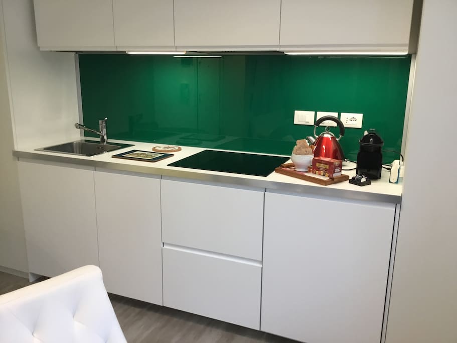 Kitchen with green glass de luxe