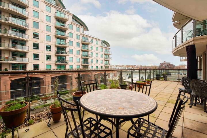 Terraced unit with River view London Eye