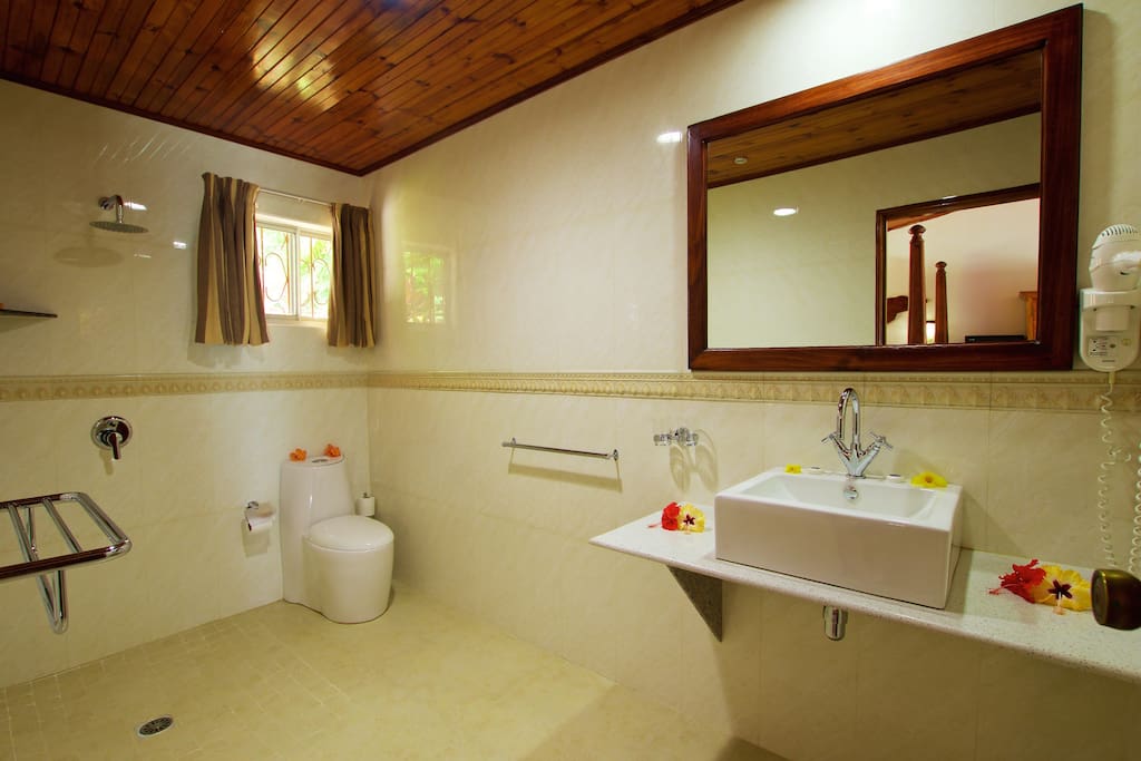 Bathroom of the superior room