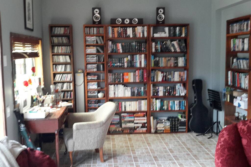 Sitting area/Library