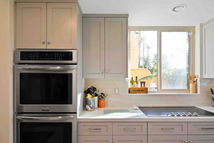 Gorgeous 4-bedroom villa close to beach gallery image 5