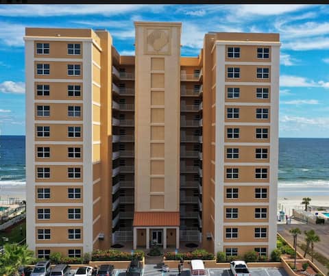 Popular Airbnb listing: Oceanfront gem 💎 in Daytona Beach Shores
