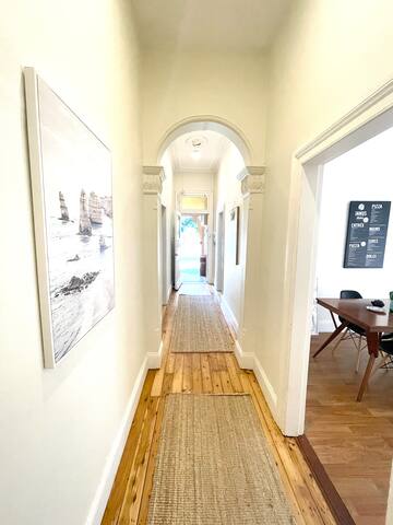 Bondi Retreat – House just moments to the Beach gallery image 3