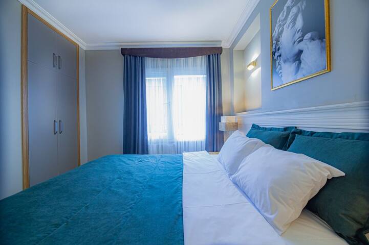 Elegant Apartment With Two-Bedroom 2+2 gallery image 5