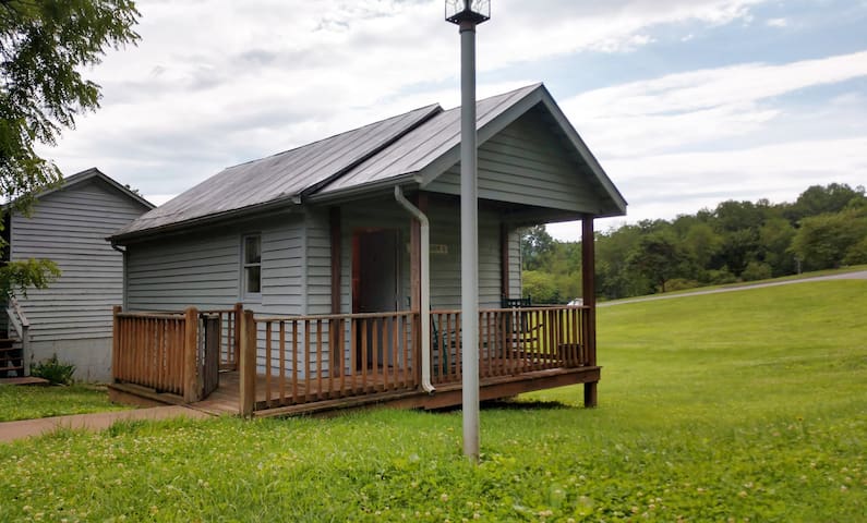 Old Farmhouse - Itty-bitty cottage - Rose River