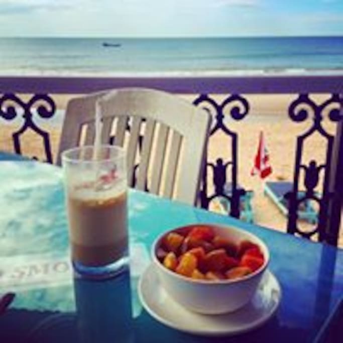 Breakfast by the Sea