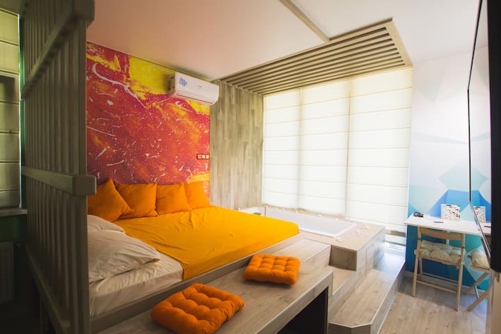 Fashion studio with jacuzzi and pool