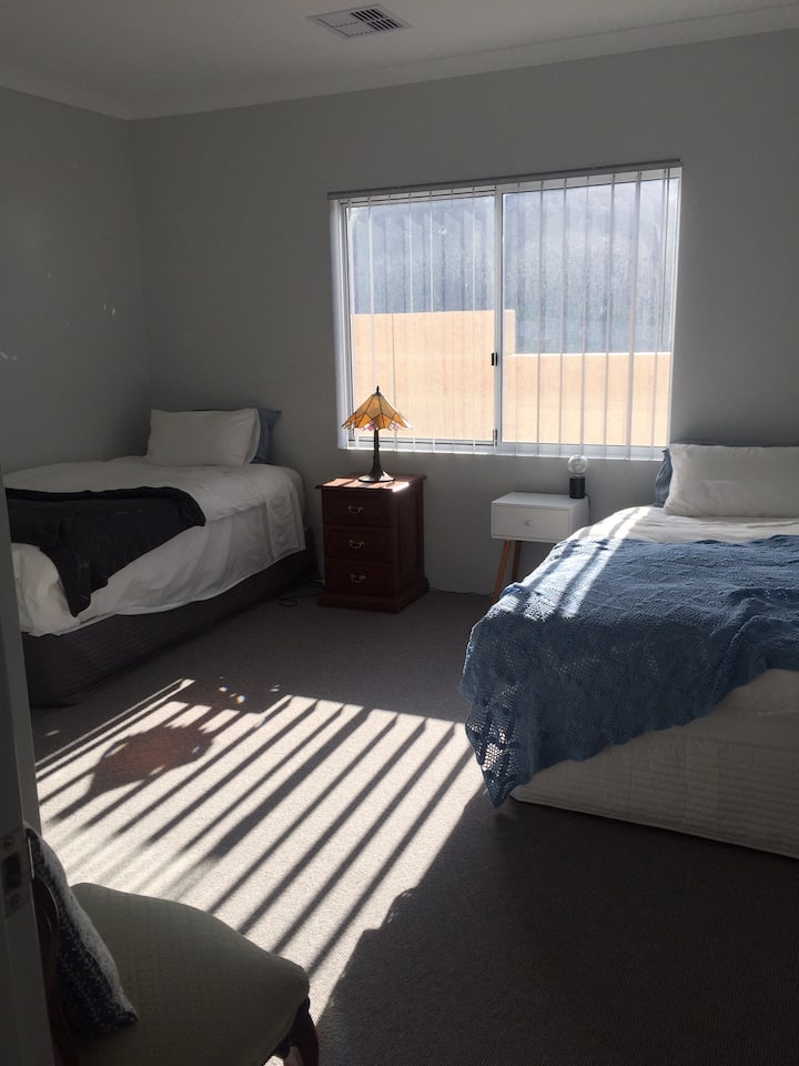 The Eyrie Bed and Breakfast room 2 Houses for Rent in Cape Burney