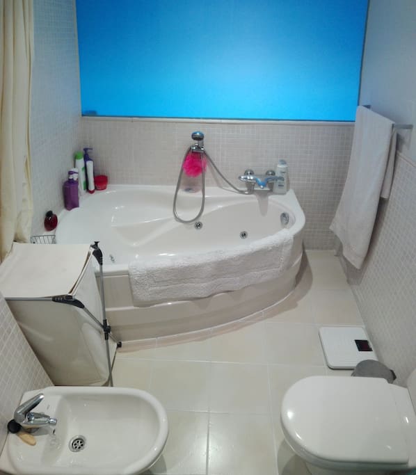 Baño con jacuzzi