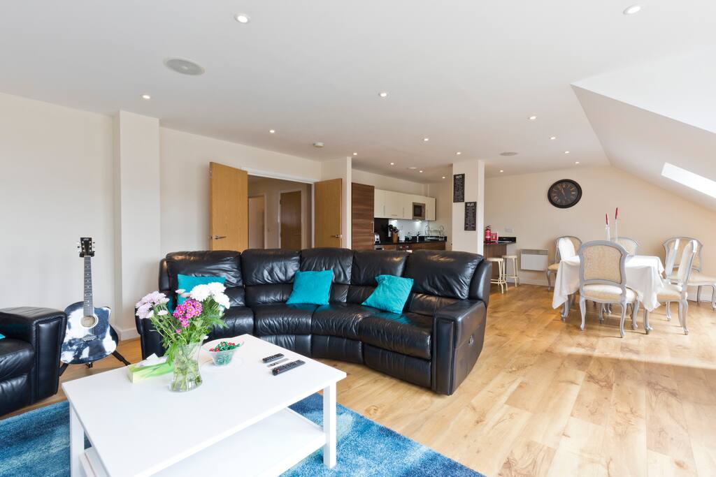 Lounge/Kitchen